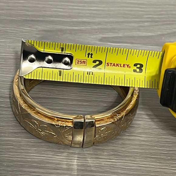 Vintage Hinged Gold Bracelet with Floral and Ribbon Design - Picture 7 of 7